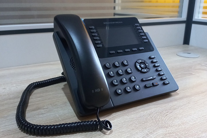 Read more about the article Why You Should Upgrade Your Existing Analog Phone System To VoIP
